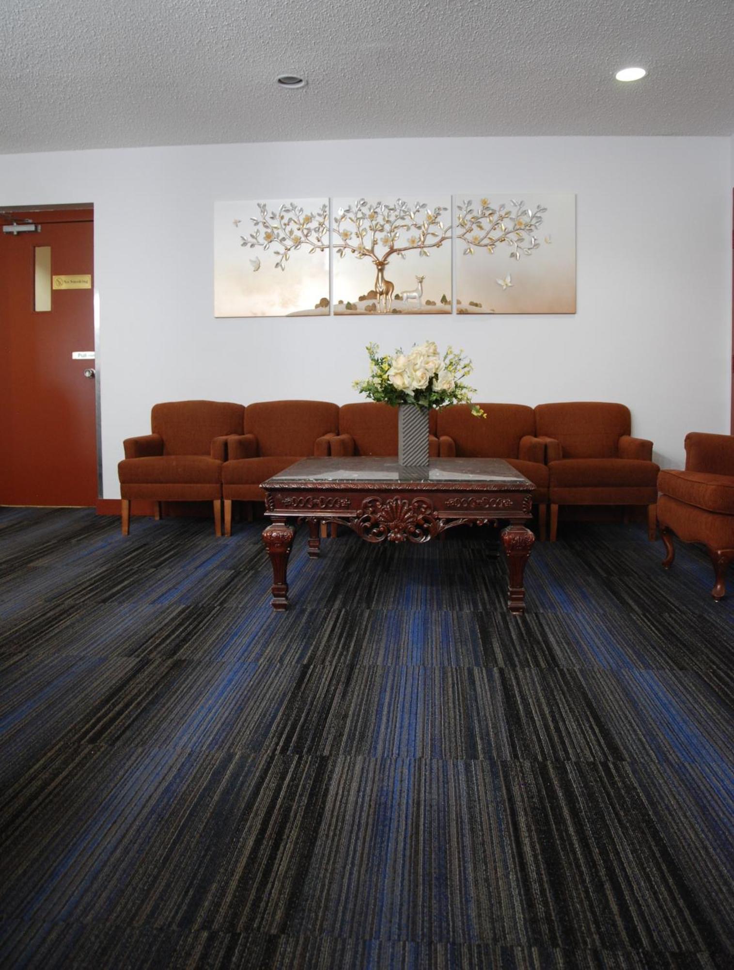 Country Garden Inn & Restaurant Smoky Lake Room photo