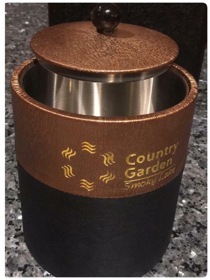Country Garden Inn & Restaurant Smoky Lake Exterior photo